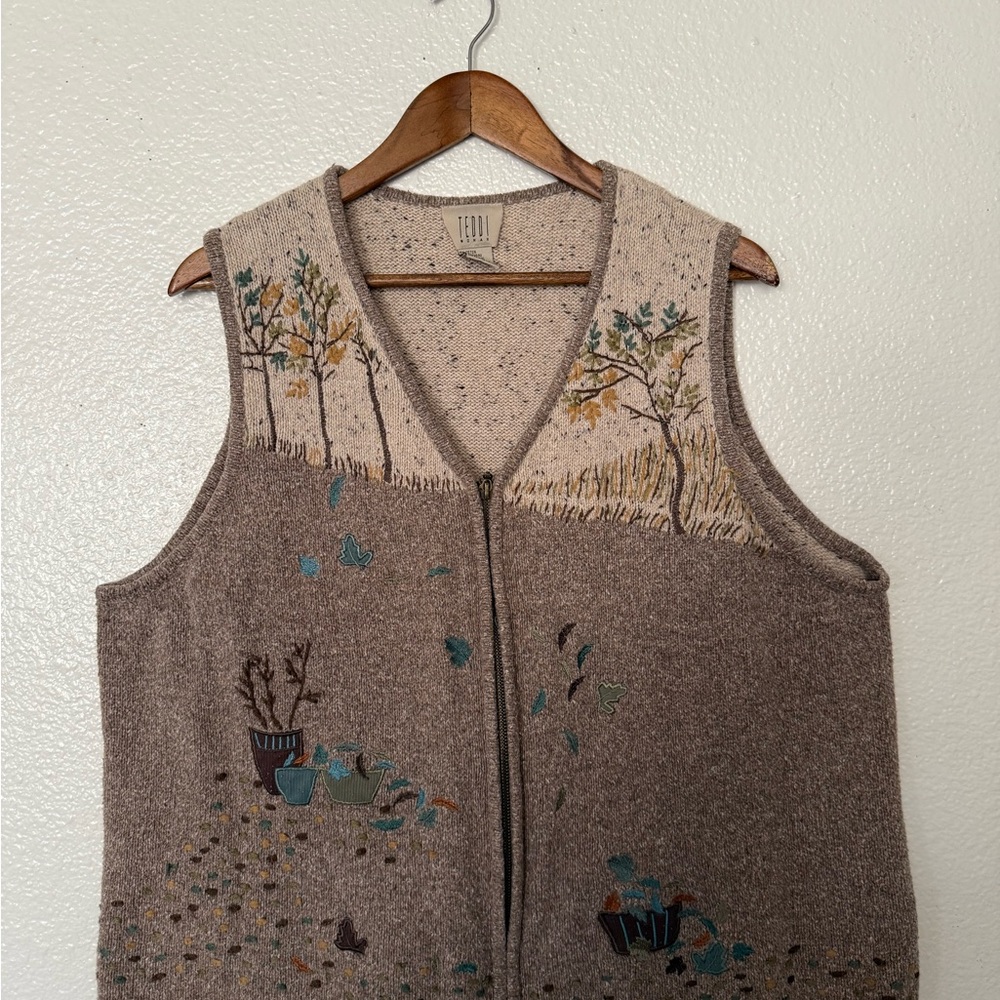 TEDDI Women’s Size 1X Embroidered Zip-Up knit Vest nature scene